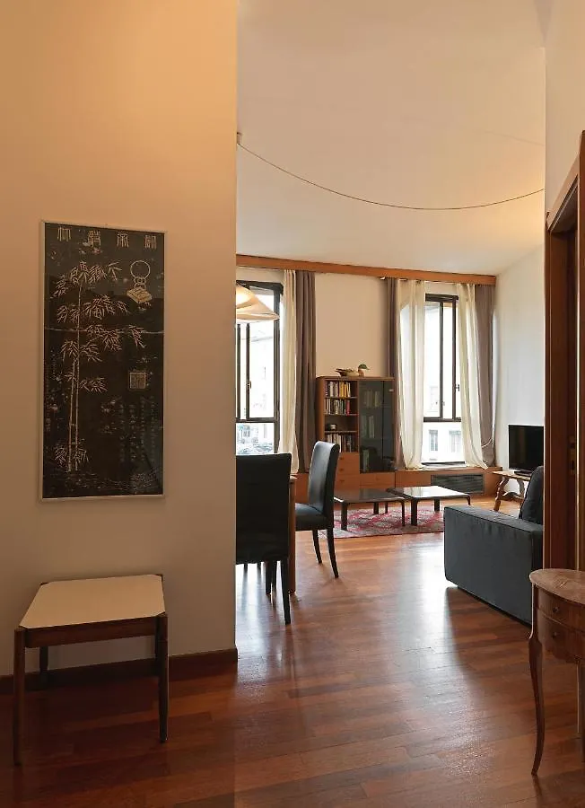 Santo Stefano Apartment Milan