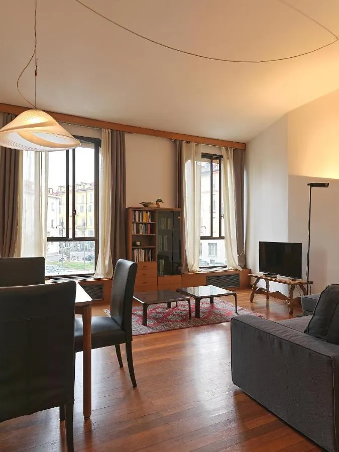 Santo Stefano Apartment Milan