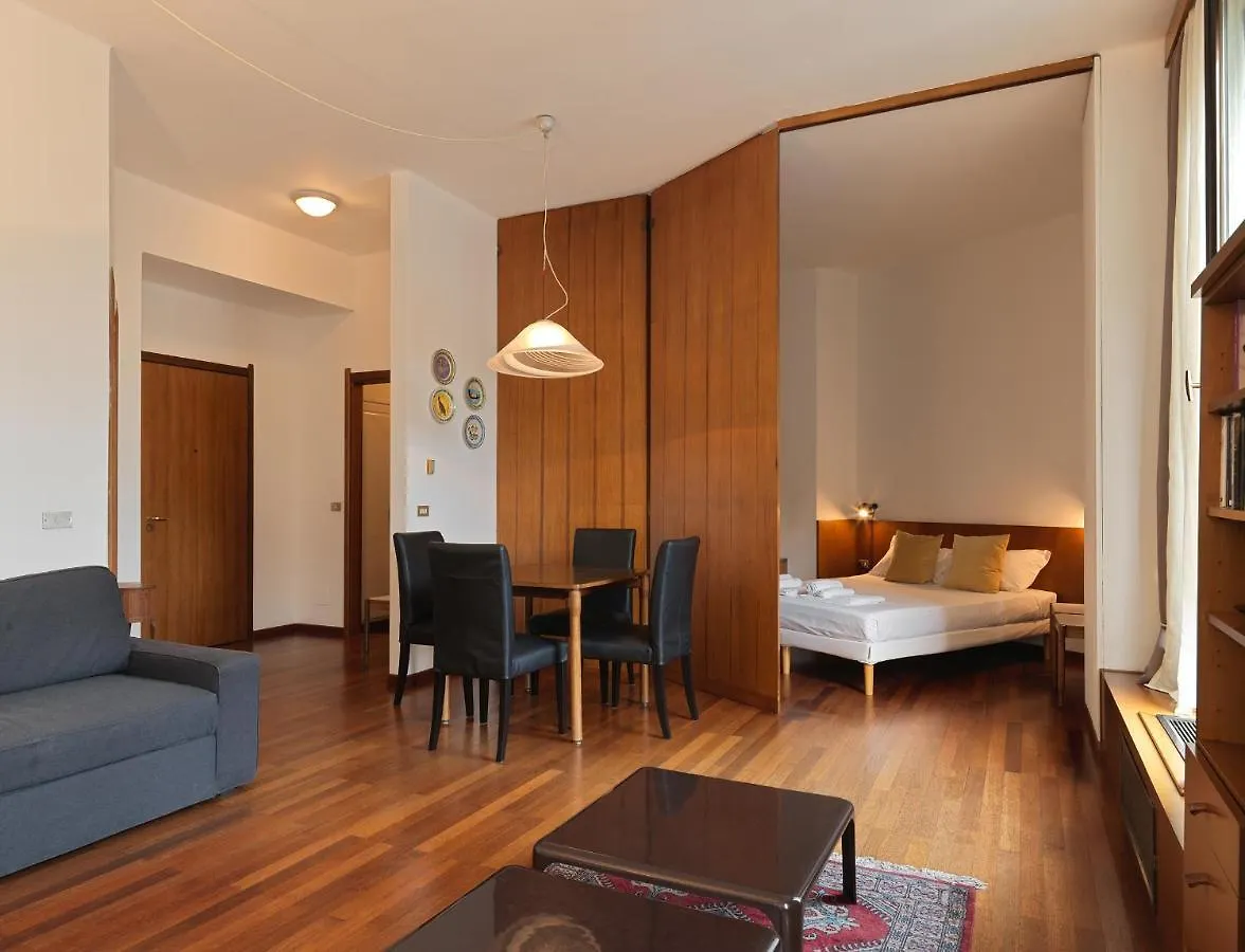 Santo Stefano Apartment Milan
